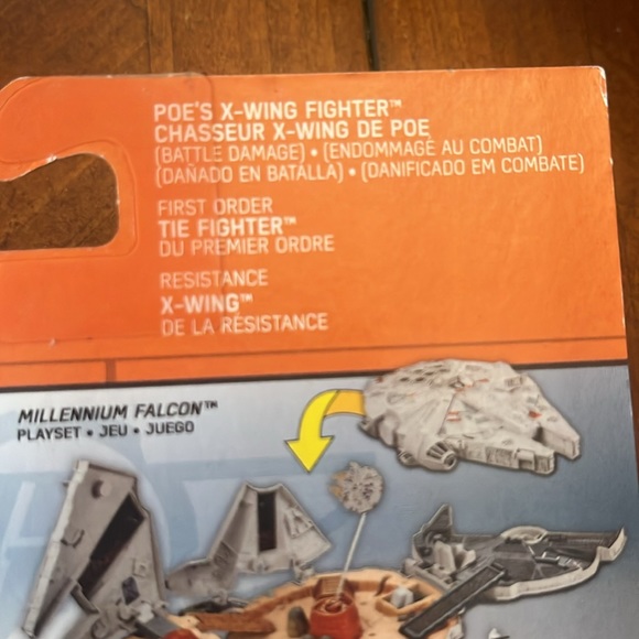 Star Wars Micromachines X-Wing Dogfight Poe’s & Resistance X-Wing Fighter Tie - Picture 5 of 5